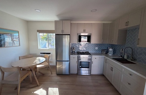 Crown Point Apartment | Pacific Tides -Entire 9-Unit Apartment Complex w/Parking + A/C in Pacific Beach