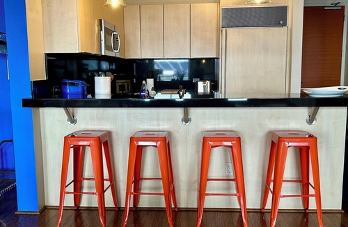 East Village Condo | Padres Season/Petco! Cool Cozy Loft King Bed for 2 Pet Friendly
