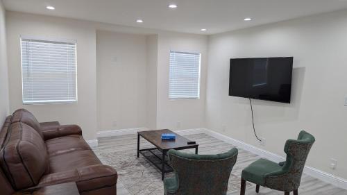 Palo Alto House | Palo Alto Suite 2,Queen bed, near Stanford