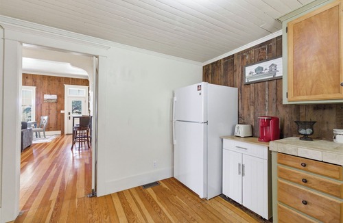 Angels Camp House | Peaceful Historic Home Steps from Main Street with Porch & Patio