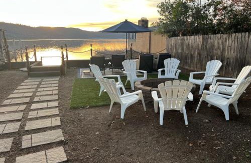 Clearlake House | Peaceful Lakeside Retreat - Cozy 3BR Waterfront Home