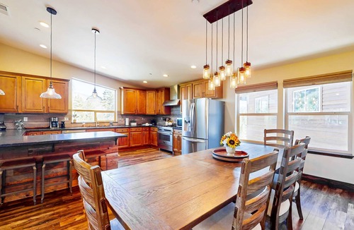 North Upper Truckee House | Peaceful Mountain Getaway w/3 Decks & Hot Tub, Near Slopes, Hiking & Lake