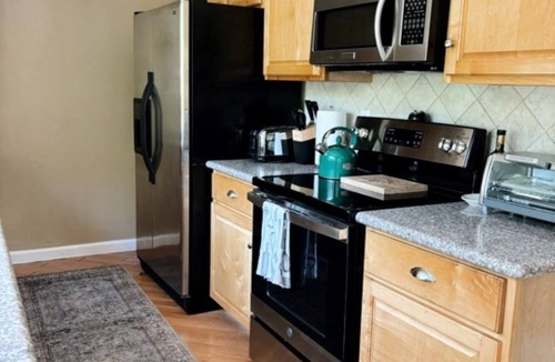 Grants Pass House | Peaceful Rogue River Getaway