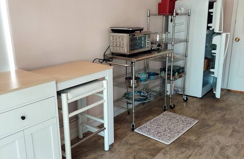 Vista Apartment | Peaceful spacious studio in Vista surrounded by greenery and birdsong.