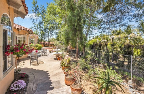 Vista Apartment | Peaceful spacious studio in Vista surrounded by greenery and birdsong.