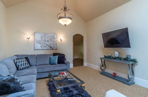 Salinas House | Penthouse King Suite Private Floor Monterey