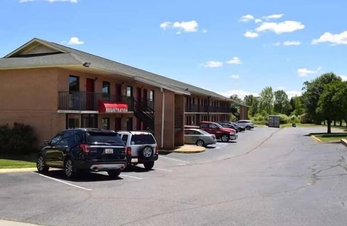 Richburg Hotel | Perfect Stop for Your Road Trip – Cozy Room w/Essential Comforts Near Highway