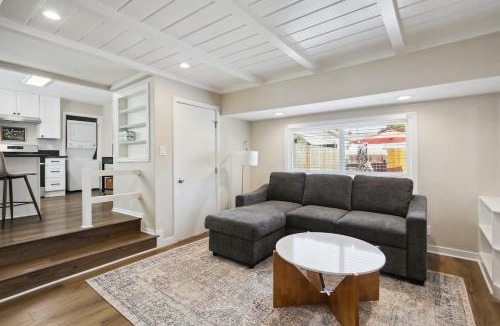 Southeastern Sacramento House | Pet-Friendly Private Cottage In Tahoe Park