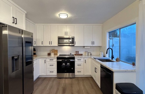 Salinas House | Pet-Friendly Stay, Clean Home + Easy Checkout