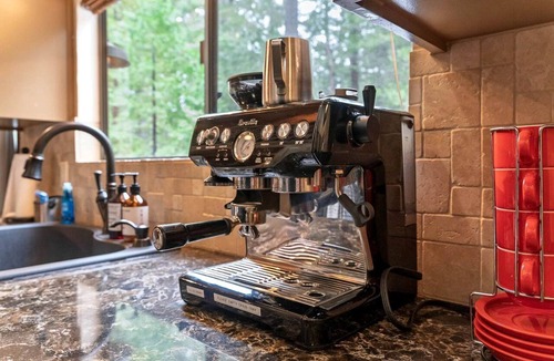 Dorrington Cottage | Pinecone Cottage in Dorrington, CA
