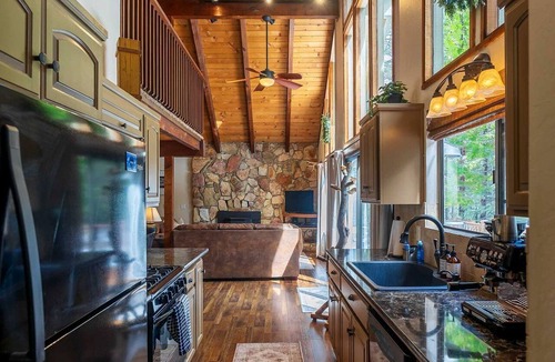 Dorrington Cottage | Pinecone Cottage in Dorrington, CA