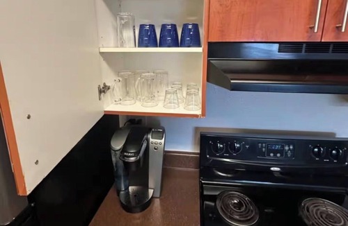 Santa Ana Heights Apartment | Pool, Jacuzzi, AC, Gym, Parking, Pickleball Courts