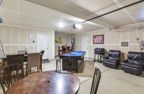 Merced House | Pool Table & Patio! Spacious Merced Getaway