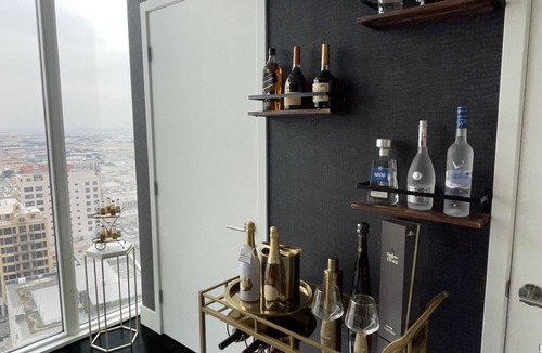View Park-Windsor Hills Apartment | Premiere Luxury 2 bd + Bonus Room/2 bth DTLA Penthouse