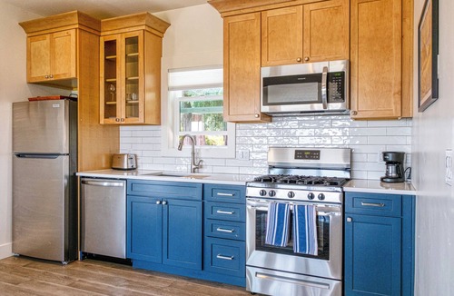 Healdsburg Cottage | Premier Wine Country Getaway. Exclusive Bucher Vineyard Cottage on Westside Road