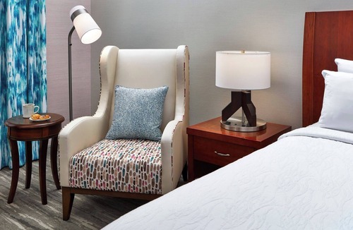 Valencia Hotel | Premium Corner King Setup | Outdoor Pool | 1.1 Miles to Valencia Country Club