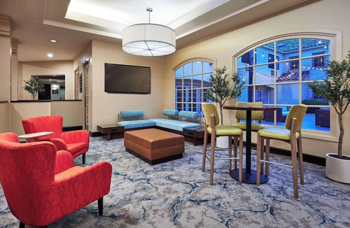 Valencia Hotel | Premium Corner King Setup | Outdoor Pool | 1.1 Miles to Valencia Country Club