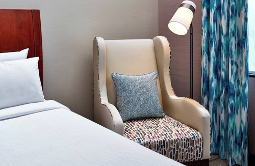 Valencia Hotel | Premium Corner Room with 2 Queens | 4.5 Miles to Towsley Canyon Nature Trails