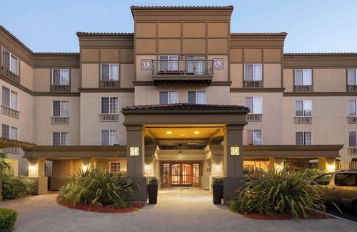 Downtown Hotel | Prime Location! Room with Full Kitchen! | Pets Are Welcome!