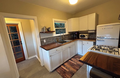 University Heights Cottage | Private 1-bedroom cottage in North Park Neighborhood walk everywhere