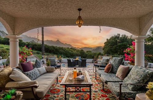 Calabasas House | Private 5 Acre Malibu Retreat – 2 Homes, 3 Apartments, Sauna, Pool - SLEEPS 30+