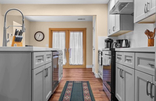 Healdsburg House | Private Acre+BBQ Patio | 5min to Healdsburg Plaza
