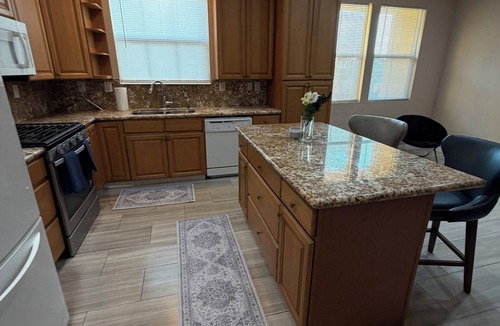 National City House | Private and Stylish 3Bdrm 3Ba Townhome, Gated Patio, Free Parking, Available Now