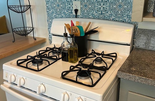 Eastside Apartment | PRIVATE APARTMENT NEAR THE BEACH, BARS, AND RESTAURANTS