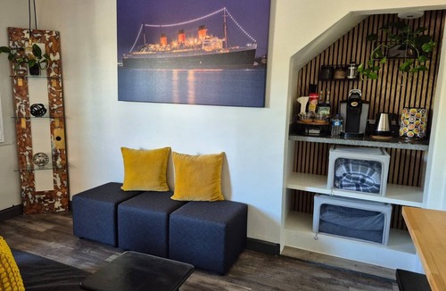 Eastside Apartment | PRIVATE APARTMENT NEAR THE BEACH, BARS, AND RESTAURANTS