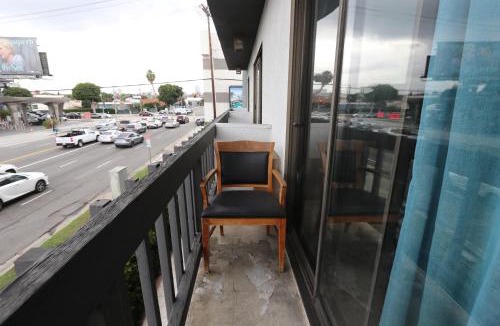 Beverly Hills Apartment | Private Apt with Queen bed in great neighborhood