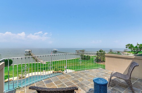 Dickinson Villa | Private Dock + Pier: Luxe Villa on Galveston Bay!