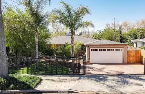 Valley Glen House | Private Dream Home with Pool in LA