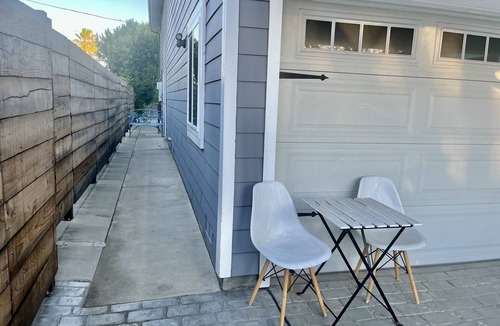 Tarzana Apartment | Private guest-suite with separate entrance