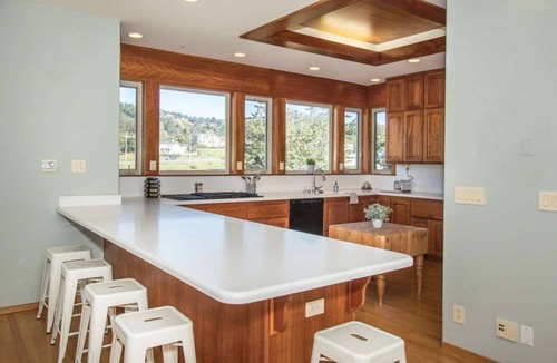 El Granada House | Private Home with Breathtaking Ocean Views - walk to Beaches, Restaurants