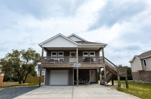 Kill Devil Hills Apartment | PRIVATE King Suite, POOL, outdoor shower,coffee bar,fridge,microwave, beach