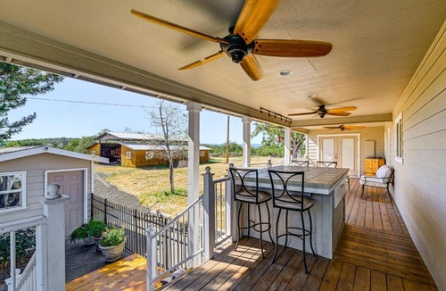 Eagle Point House | Private Mtn-View Pool! Rogue River Valley Escape