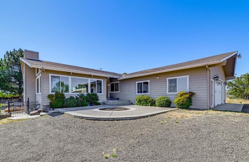 Eagle Point House | Private Mtn-View Pool! Rogue River Valley Escape