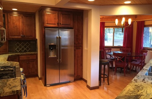 Elk Point House | Private neighborhood beach, gated community. 3 miles from casinos -8ppl