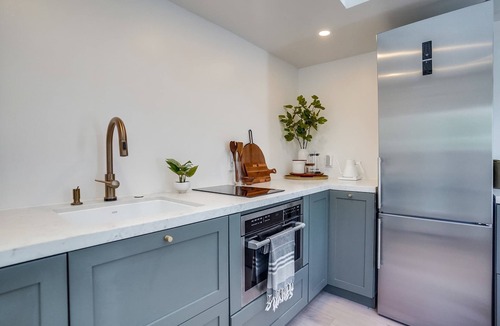Melrose House | Private Not-So-Tiny Home - Yard & Dogs OK