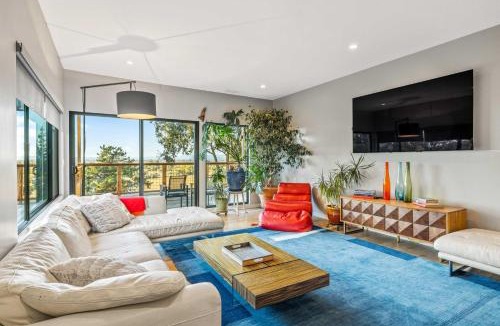 Cotati Villa | Private Pool & Large Deck: Modern Cotati Villa!