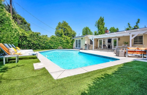 Van Nuys House | Private Pool Oasis in Quiet Neighborhood Dog Ok