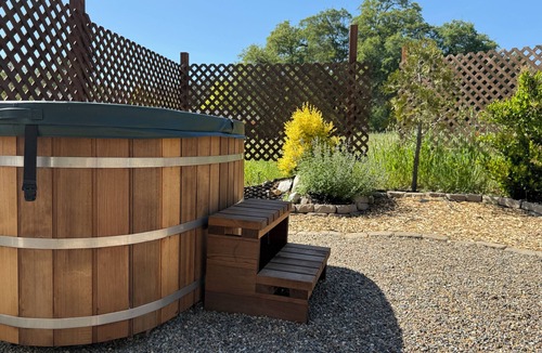 Murphys Cabin | Private Spa & Yurt with Sauna, Soaking Tub - Glamp & Walk to Main St
