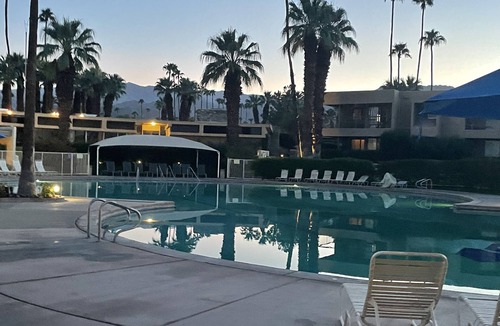 Palm Desert Villa | Private & Spacious Villa downtown Palm Desert at Shadow Mountain Resort and Club