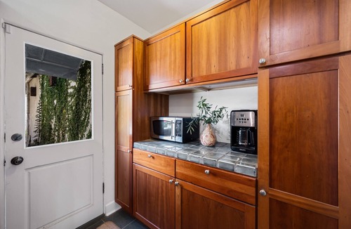 Mid-Wilshire House | Private Spanish 4BR w/Yard · Outdoor Dining · Central LA · Parking