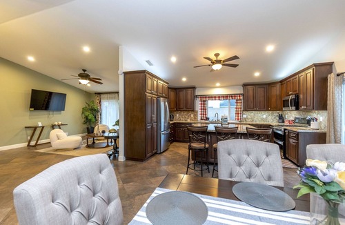 Chino House | Professionally Cleaned Cozy Home*Gateway*Two parking garage