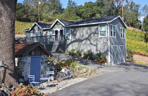St. Helena Other | Quaint Farmhouse with Vineyard Views