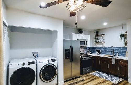 Rancho Dominguez House | 🌊queen bed-near SOFI LAX-free parking-gated yard