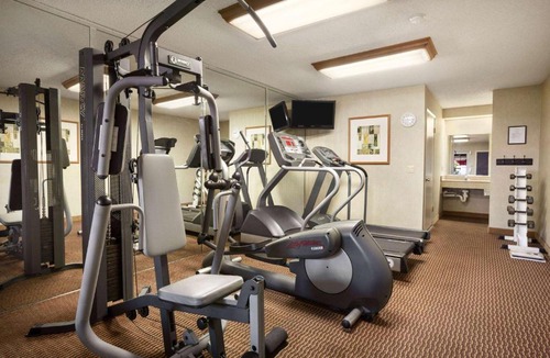 Downtown Hotel | Ramada by Wyndham Costa Mesa/Newport Beach