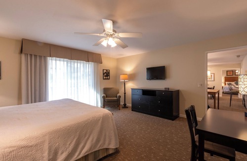 San Diego Country Estates Hotel | Ramona Countryside Stay | 4 Units w/Kitchen, Balcony | Near Wineries & Trails