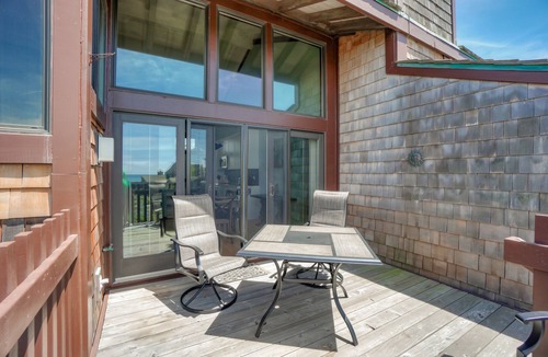 Castroville House | Refreshed Oceanfront Beach House with two Master Suites